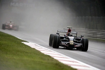 雨のモンツァを制したベッテルのSTR3