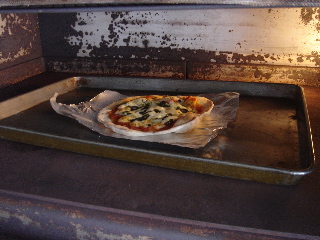 手作りモッツァレラのピザ01’2006.4.28