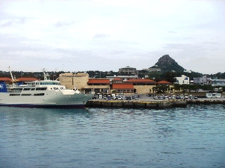 伊江港と城山’2006.11.19