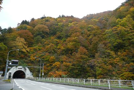 Ｒ１２１の大峠トンネル（４ｋｍ）入口の紅葉