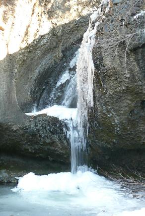 月待の滝の凍結