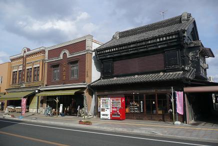 左から十七履物店・久松商店・福島屋砂糖店