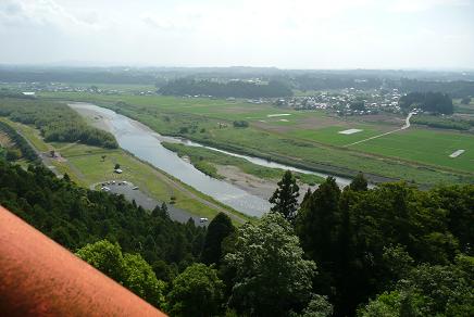展望台からの久慈川の流れ