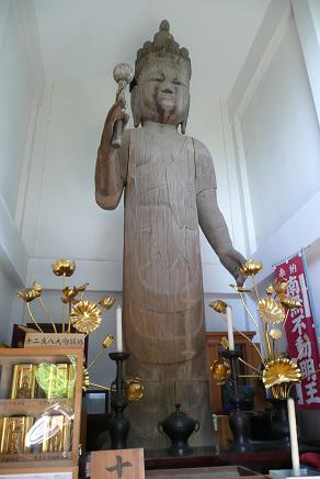 高さ約６メートルの立木観音菩薩像