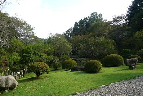 整備された日本庭園